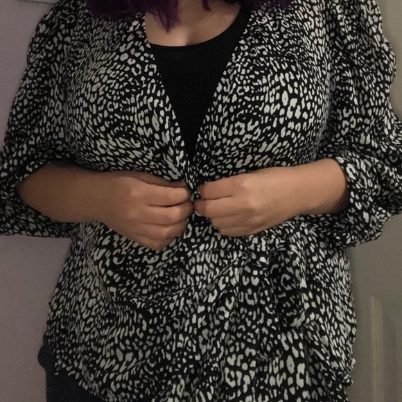 chic and stylish blouse - Picture 5 of 6